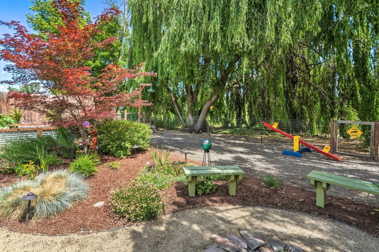Central Medford Family Retreat With Large Yard! Exterior foto