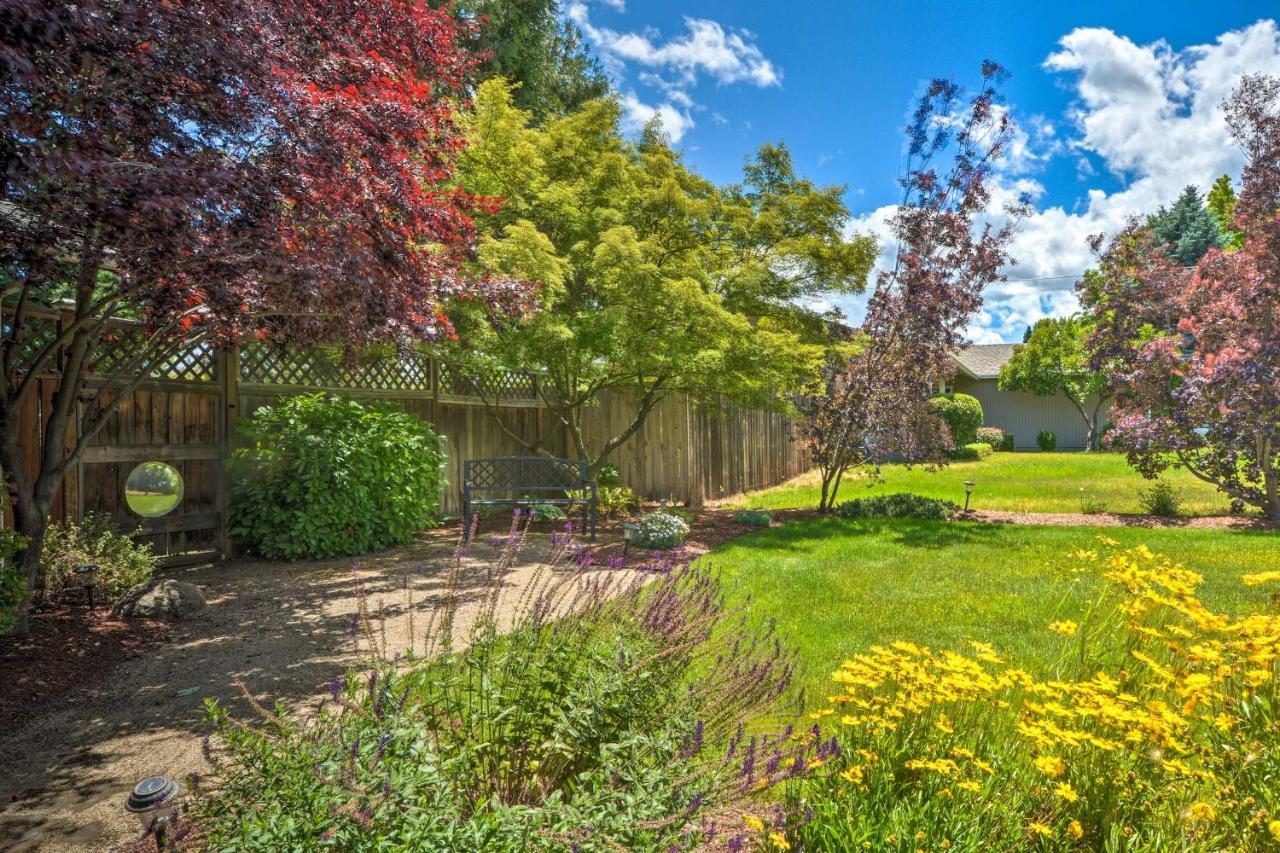 Central Medford Family Retreat With Large Yard! Exterior foto