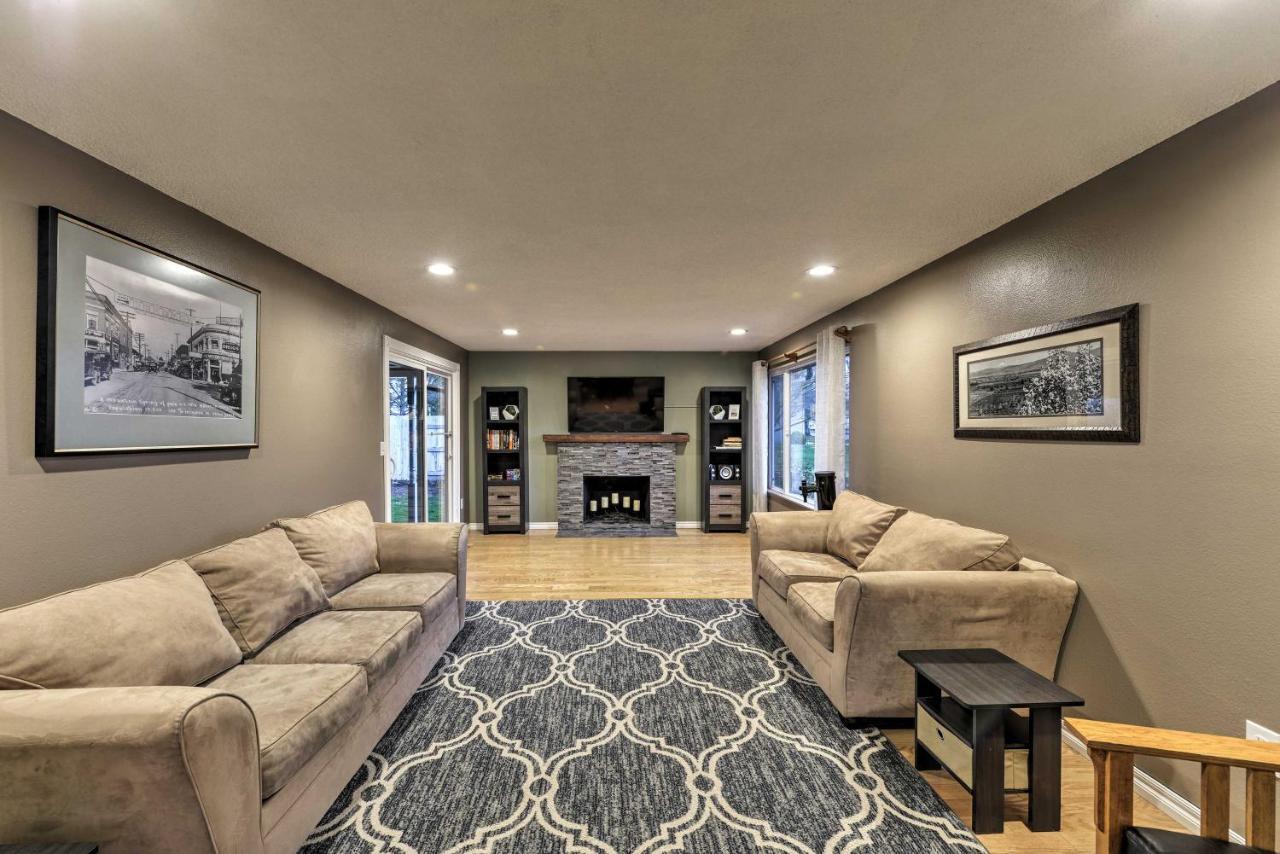 Central Medford Family Retreat With Large Yard! Exterior foto