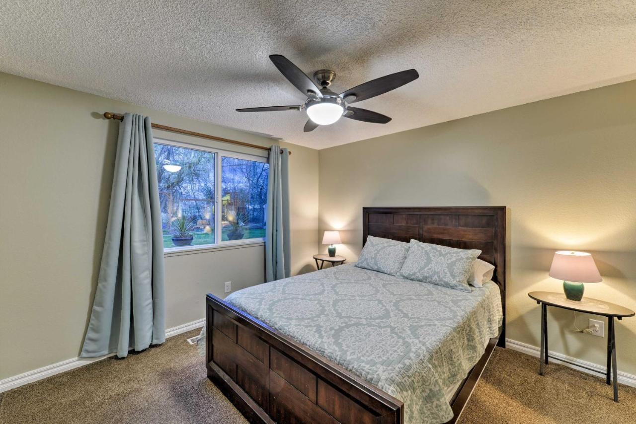 Central Medford Family Retreat With Large Yard! Exterior foto