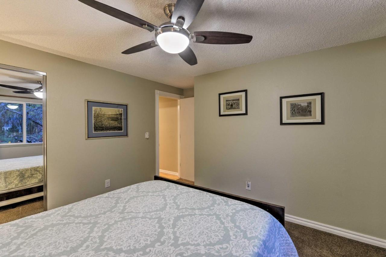 Central Medford Family Retreat With Large Yard! Exterior foto